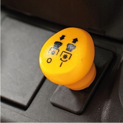 Садовий трактор Cub Cadet XT3 QS137