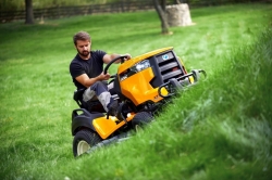 Садовый трактор Cub Cadet XT3 QS127