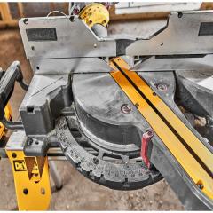 Пила торцовочная аккумуляторная бесщёточна DeWALT DCS781N (DCS781N)