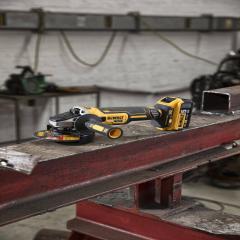   -    DeWALT DCG405P3 (DCG405P3).