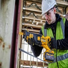 Пила сабельная аккумуляторная DeWALT DCS389NT (DCS389NT)